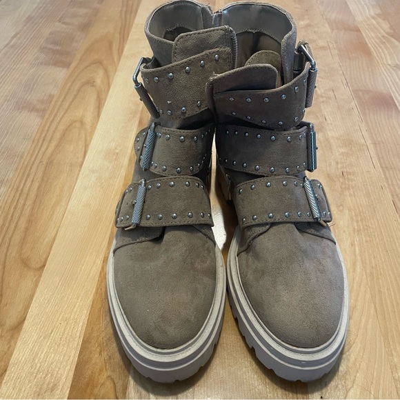 Suede Steven boots size 7.5 in like new condition. - Picture 4 of 7